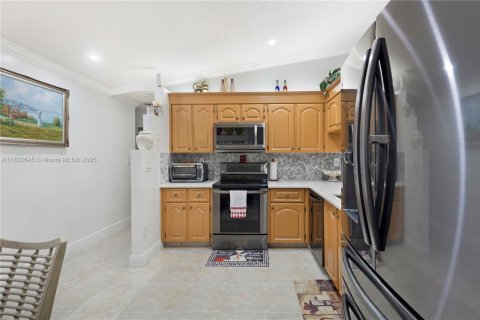 House in Deerfield Beach, Florida 3 bedrooms, 138.05 sq.m. № 1811945 - photo 10