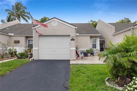 House in Deerfield Beach, Florida 3 bedrooms, 138.05 sq.m. № 1811945 - photo 5