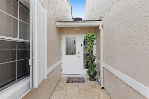 House in Deerfield Beach, Florida 3 bedrooms, 138.05 sq.m. № 1811945 - photo 8