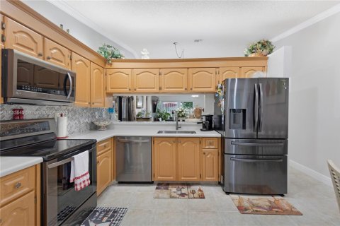 House in Deerfield Beach, Florida 3 bedrooms, 138.05 sq.m. № 1811945 - photo 2