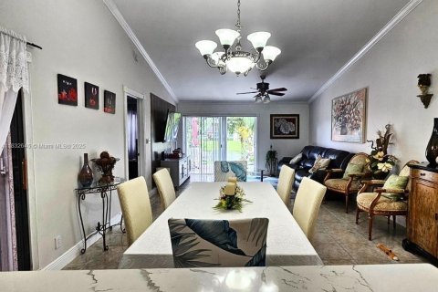 House in Deerfield Beach, Florida 3 bedrooms, 138.05 sq.m. № 1811945 - photo 11