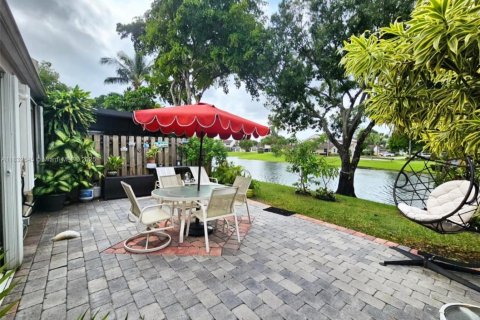 House in Deerfield Beach, Florida 3 bedrooms, 138.05 sq.m. № 1811945 - photo 30