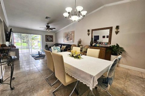 House in Deerfield Beach, Florida 3 bedrooms, 138.05 sq.m. № 1811945 - photo 12