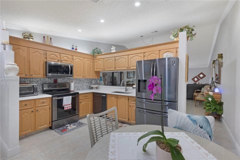 House in Deerfield Beach, Florida 3 bedrooms, 138.05 sq.m. № 1811945 - photo 9