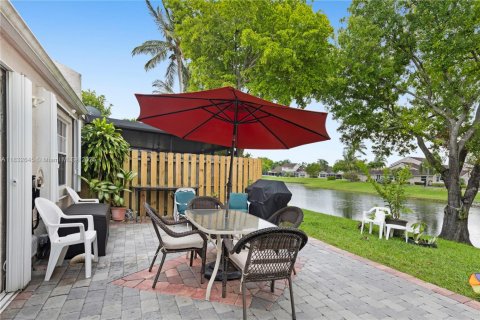House in Deerfield Beach, Florida 3 bedrooms, 138.05 sq.m. № 1811945 - photo 27