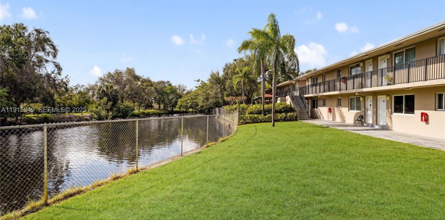 Кондоминиум с 2 спальнями в Форт-Лодердейл, Флорида № 2034634