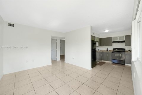 Снять в аренду кондоминиум в Форт-Лодердейл, Флорида 2 спальни, 61.32м2, № 2034634 - фото 5