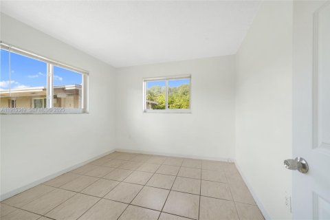 Снять в аренду кондоминиум в Форт-Лодердейл, Флорида 2 спальни, 61.32м2, № 2034634 - фото 8