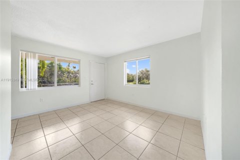 Снять в аренду кондоминиум в Форт-Лодердейл, Флорида 2 спальни, 61.32м2, № 2034634 - фото 7