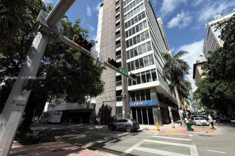 Commercial property in Miami, Florida № 1950908 - photo 15