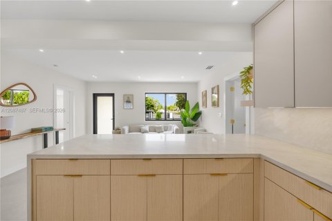 Villa ou maison à vendre à Miami, Floride: 4 chambres, 181.81 m2 № 2365028 - photo 14