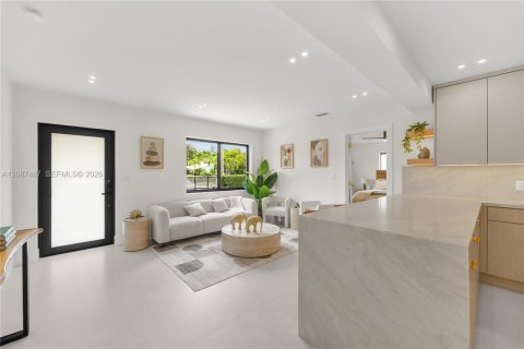 Villa ou maison à vendre à Miami, Floride: 4 chambres, 181.81 m2 № 2365028 - photo 10