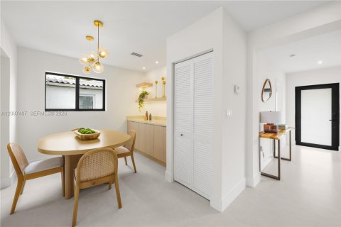 Villa ou maison à vendre à Miami, Floride: 4 chambres, 181.81 m2 № 2365028 - photo 17