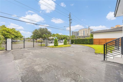 Villa ou maison à vendre à Miami, Floride: 4 chambres, 181.81 m2 № 2365028 - photo 5