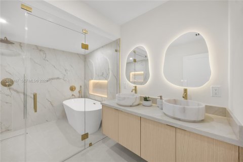 Villa ou maison à vendre à Miami, Floride: 4 chambres, 181.81 m2 № 2365028 - photo 29