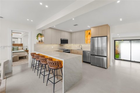 Villa ou maison à vendre à Miami, Floride: 4 chambres, 181.81 m2 № 2365028 - photo 15