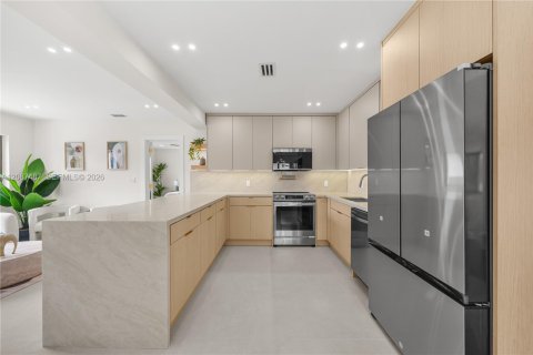 Villa ou maison à vendre à Miami, Floride: 4 chambres, 181.81 m2 № 2365028 - photo 11