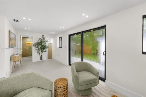 Villa ou maison à vendre à Miami, Floride: 4 chambres, 181.81 m2 № 2365028 - photo 23