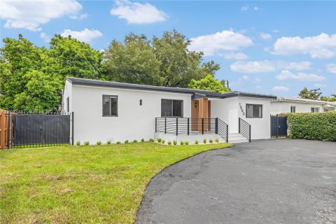 Villa ou maison à vendre à Miami, Floride: 4 chambres, 181.81 m2 № 2365028 - photo 3