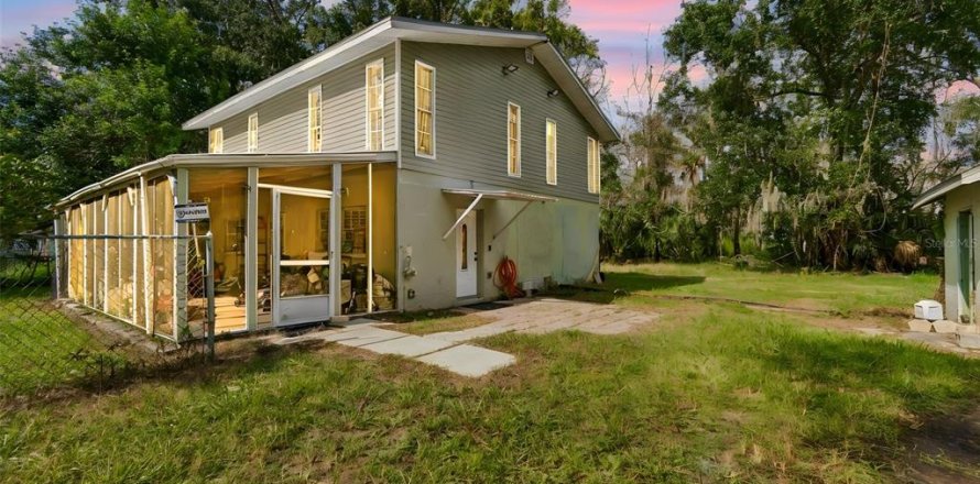 House in Aripeka, Florida 3 bedrooms, 167.22 sq.m. № 2287152