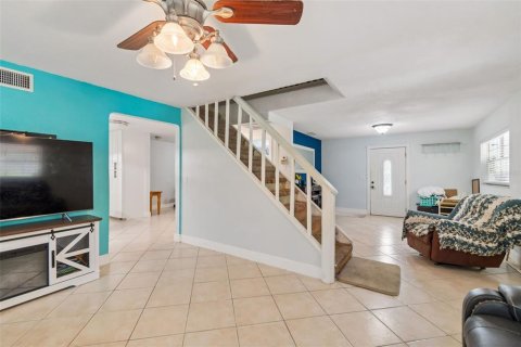 House in Aripeka, Florida 3 bedrooms, 167.22 sq.m. № 2287152 - photo 5
