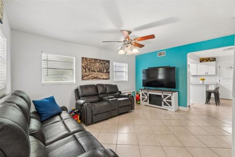 House in Aripeka, Florida 3 bedrooms, 167.22 sq.m. № 2287152 - photo 6