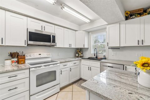 House in Aripeka, Florida 3 bedrooms, 167.22 sq.m. № 2287152 - photo 11