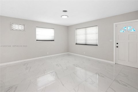 Villa ou maison à vendre à Tamarac, Floride: 2 chambres, 95.32 m2 № 2172403 - photo 10