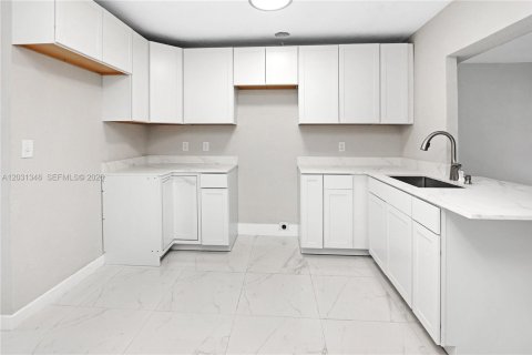 Villa ou maison à vendre à Tamarac, Floride: 2 chambres, 95.32 m2 № 2172403 - photo 7