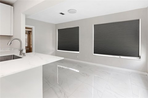 Villa ou maison à vendre à Tamarac, Floride: 2 chambres, 95.32 m2 № 2172403 - photo 11