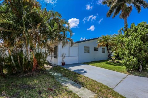 Villa ou maison à vendre à Tamarac, Floride: 2 chambres, 95.32 m2 № 2172403 - photo 20