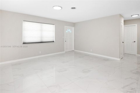 Villa ou maison à vendre à Tamarac, Floride: 2 chambres, 95.32 m2 № 2172403 - photo 8