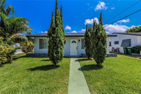 Villa ou maison à vendre à Tamarac, Floride: 2 chambres, 95.32 m2 № 2172403 - photo 2