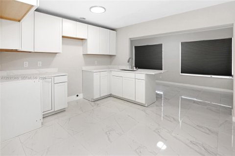Villa ou maison à vendre à Tamarac, Floride: 2 chambres, 95.32 m2 № 2172403 - photo 5