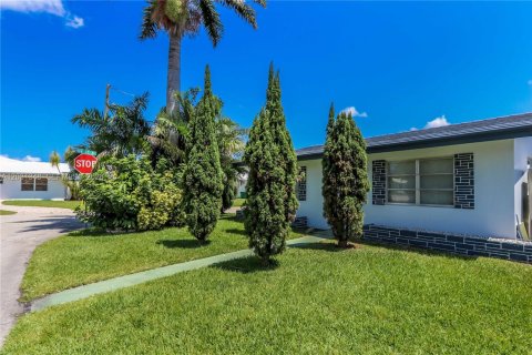 Villa ou maison à vendre à Tamarac, Floride: 2 chambres, 95.32 m2 № 2172403 - photo 3