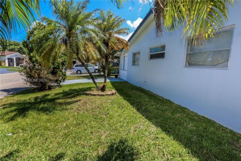 Villa ou maison à vendre à Tamarac, Floride: 2 chambres, 95.32 m2 № 2172403 - photo 21