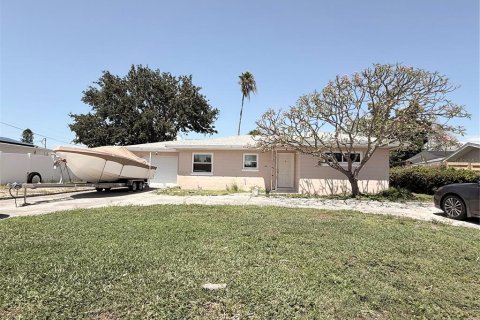 Casa en venta en Saint Pete Beach, Florida, 3 dormitorios, 154.22 m2 № 1906551 - foto 1