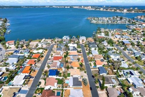 Casa en venta en Saint Pete Beach, Florida, 3 dormitorios, 154.22 m2 № 1906551 - foto 2