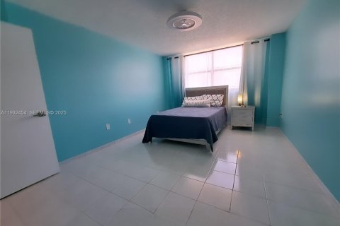 Снять в аренду кондоминиум в Санни-Айлс-Бич, Флорида 2 спальни, 140м2, № 2034996 - фото 10