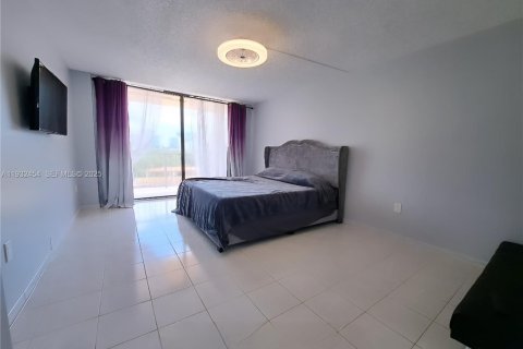 Снять в аренду кондоминиум в Санни-Айлс-Бич, Флорида 2 спальни, 140м2, № 2034996 - фото 7