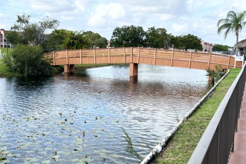 Condo in Sunrise, Florida, 2 bedrooms  № 860263 - photo 1