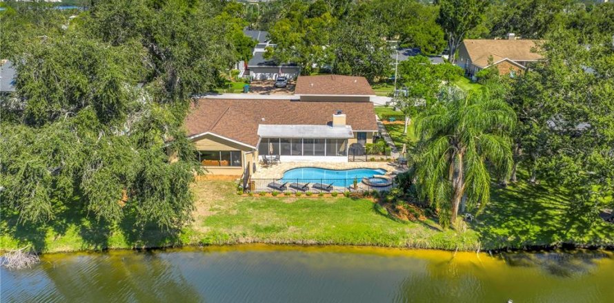 Casa en Seminole, Florida 5 dormitorios, 319.31 m2 № 1899833