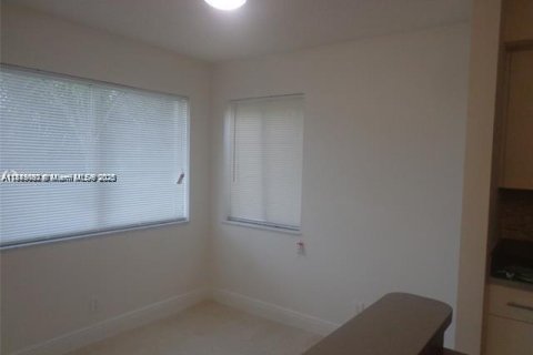 Condo in Tamarac, Florida, 1 bedroom  № 1836465 - photo 2