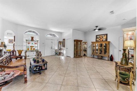 House in Homestead, Florida 4 bedrooms, 195 sq.m. № 1869905 - photo 6