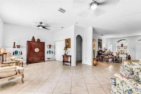House in Homestead, Florida 4 bedrooms, 195 sq.m. № 1869905 - photo 8