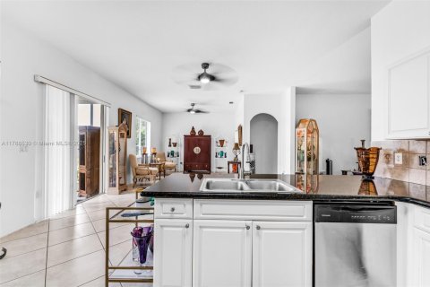 House in Homestead, Florida 4 bedrooms, 195 sq.m. № 1869905 - photo 9