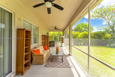 House in Homestead, Florida 4 bedrooms, 195 sq.m. № 1869905 - photo 20