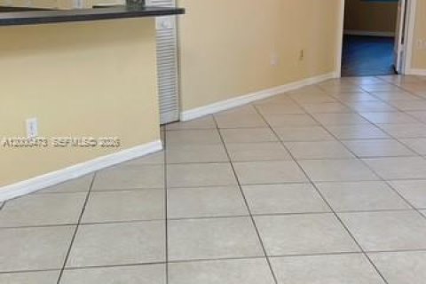 Снять в аренду кондоминиум в Пемброк-Пайнс, Флорида 2 спальни, 92.9м2, № 2065240 - фото 6