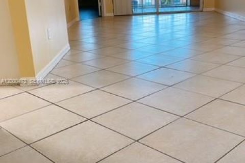 Снять в аренду кондоминиум в Пемброк-Пайнс, Флорида 2 спальни, 92.9м2, № 2065240 - фото 16