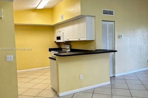 Снять в аренду кондоминиум в Пемброк-Пайнс, Флорида 2 спальни, 92.9м2, № 2065240 - фото 14